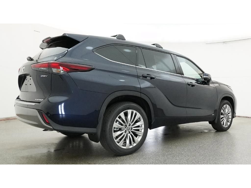 New 2026 Toyota Highlander Platinum image 18