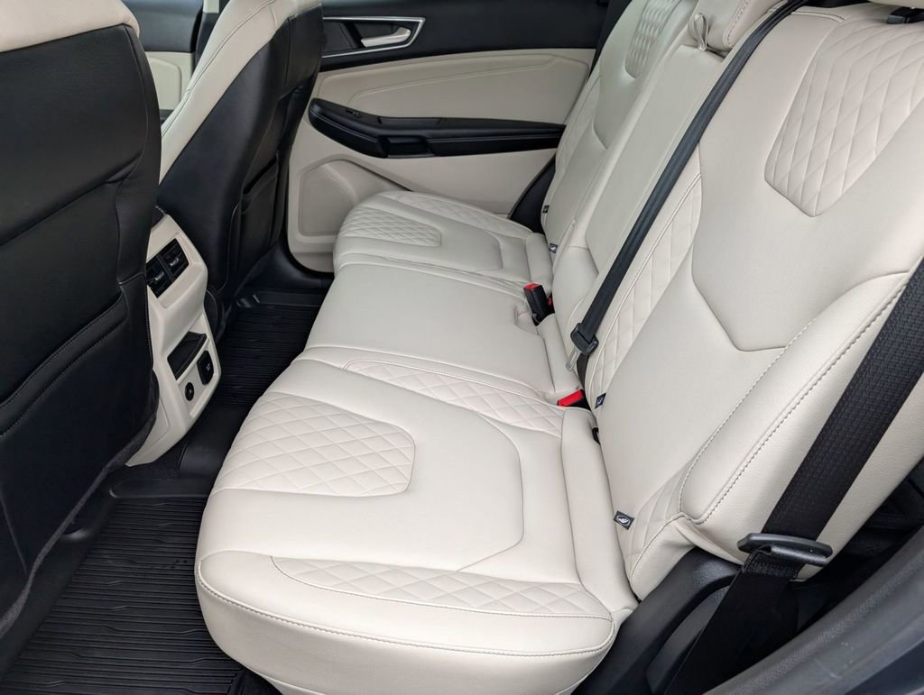 Used 2023 Ford Edge Titanium image 36