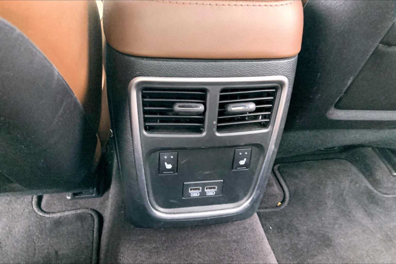 Used 2018 Chrysler 300 Limited w/ Light Group AWD/4WD image 34