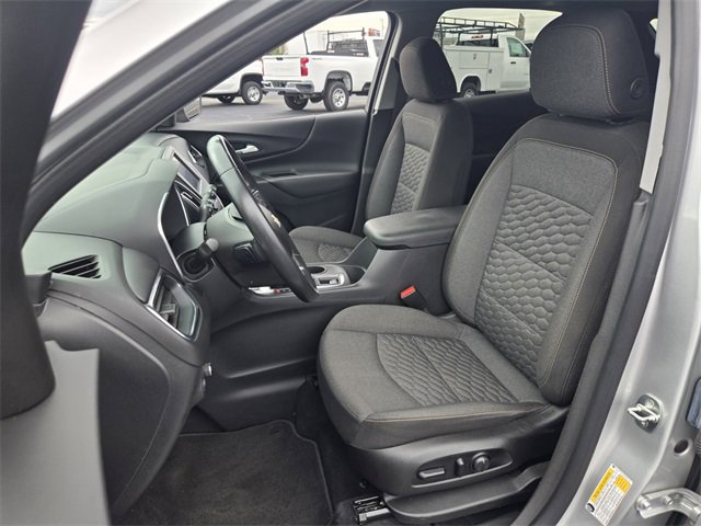 Used 2021 Chevrolet Equinox LT w/ Driver Convenience Package image 9