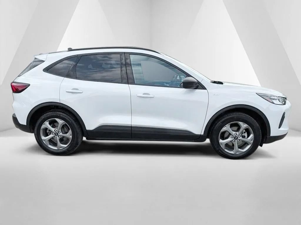 Used 2026 Ford Escape ST-Line w/ Tech Pack #1 AWD/4WD image 8