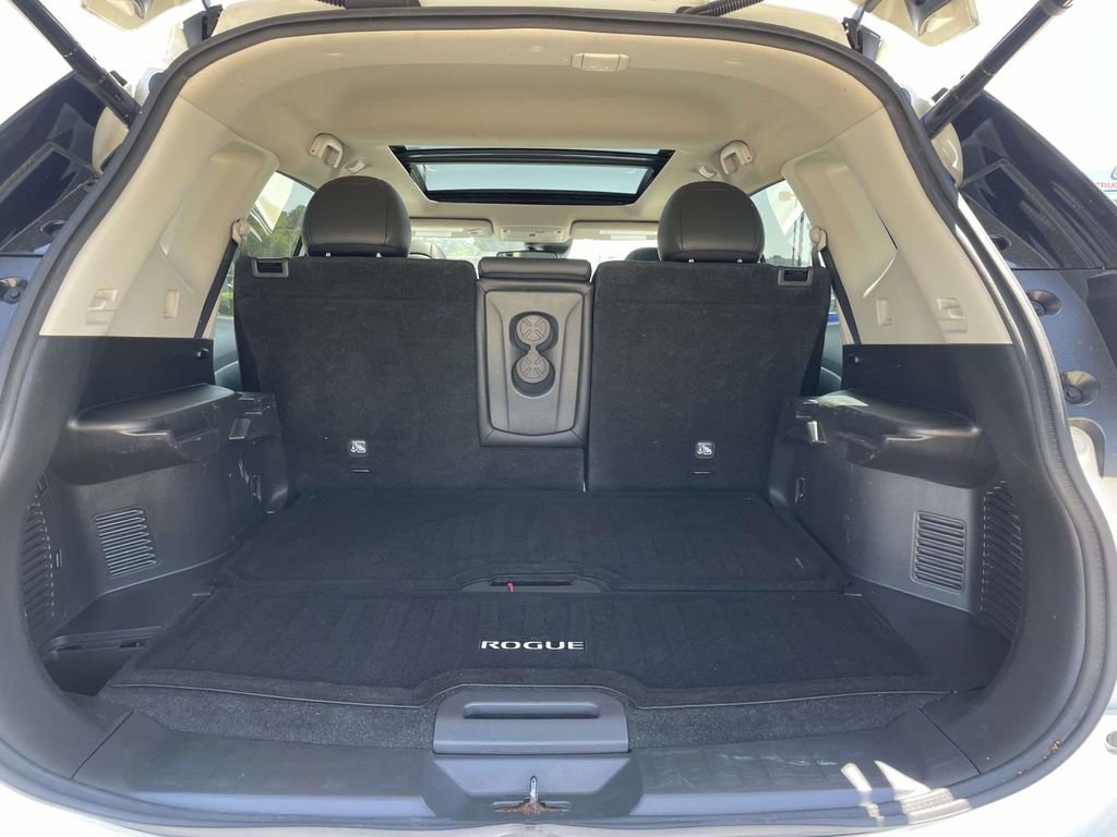 Used 2018 Nissan Rogue SL w/ Premium Package FWD image 9