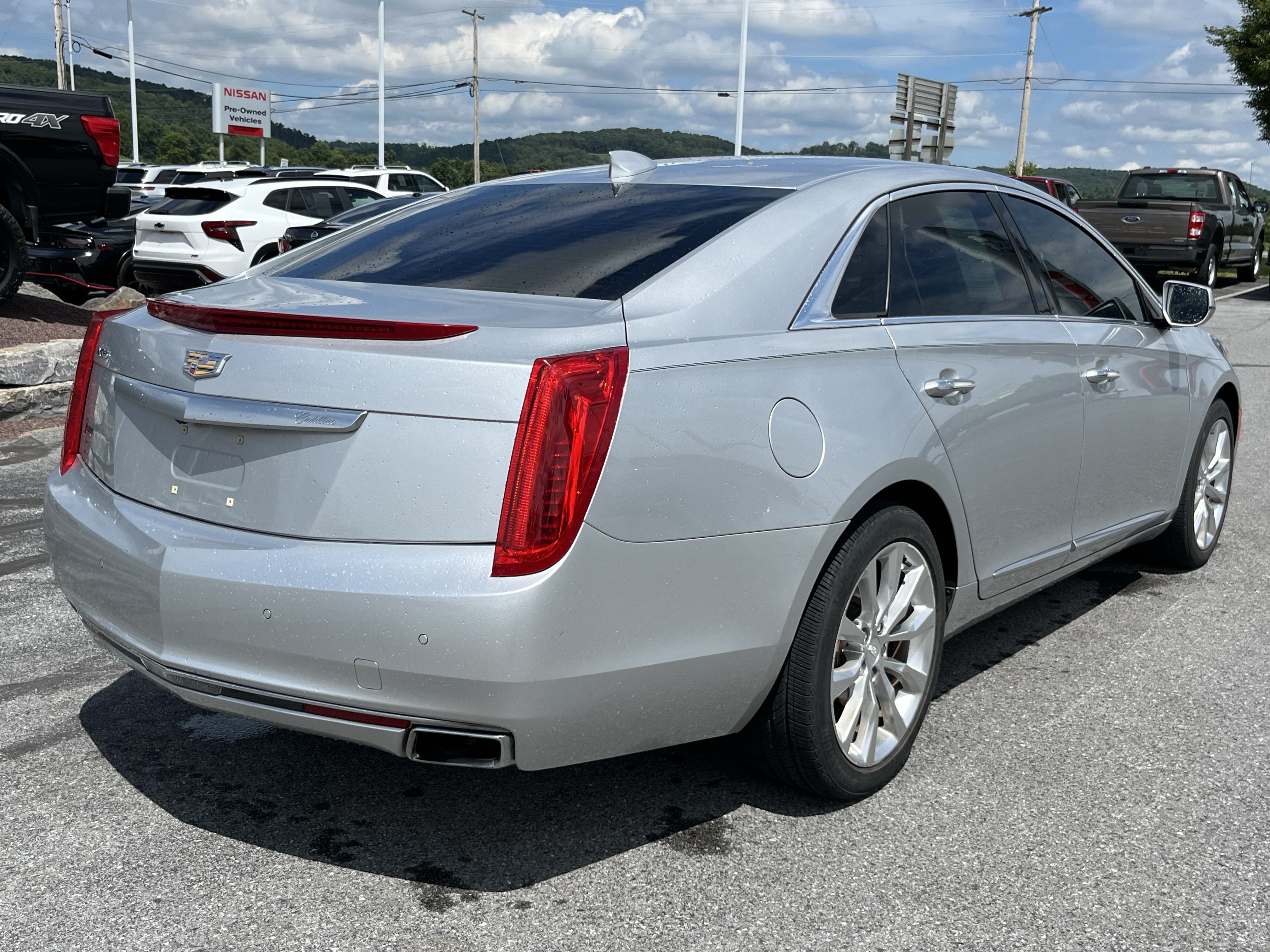 Used 2016 Cadillac XTS Luxury w/ Driver Awareness Package FWD image 5