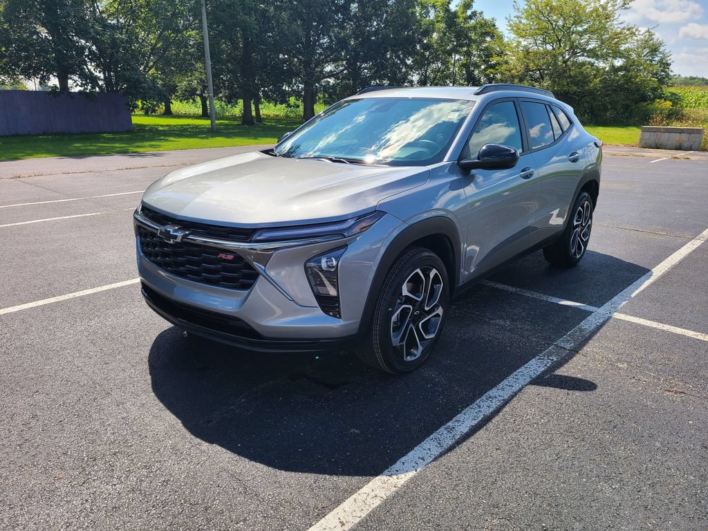 Used 2025 Chevrolet Trax RS FWD image 3