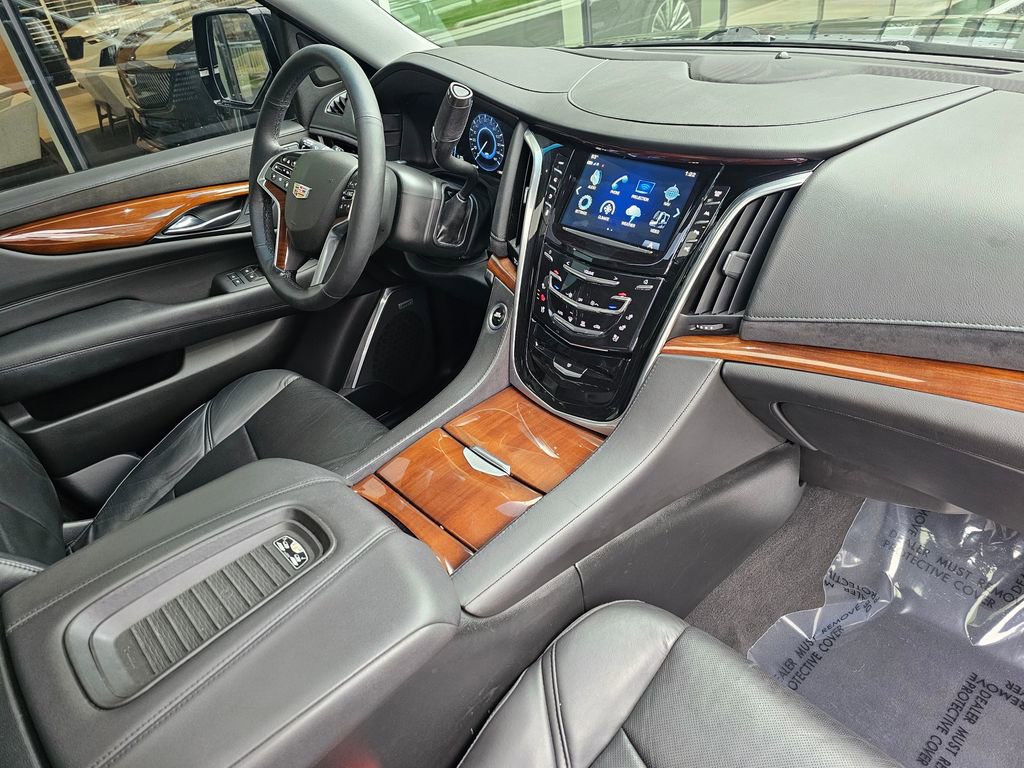 Used 2019 Cadillac Escalade Premium Luxury image 10