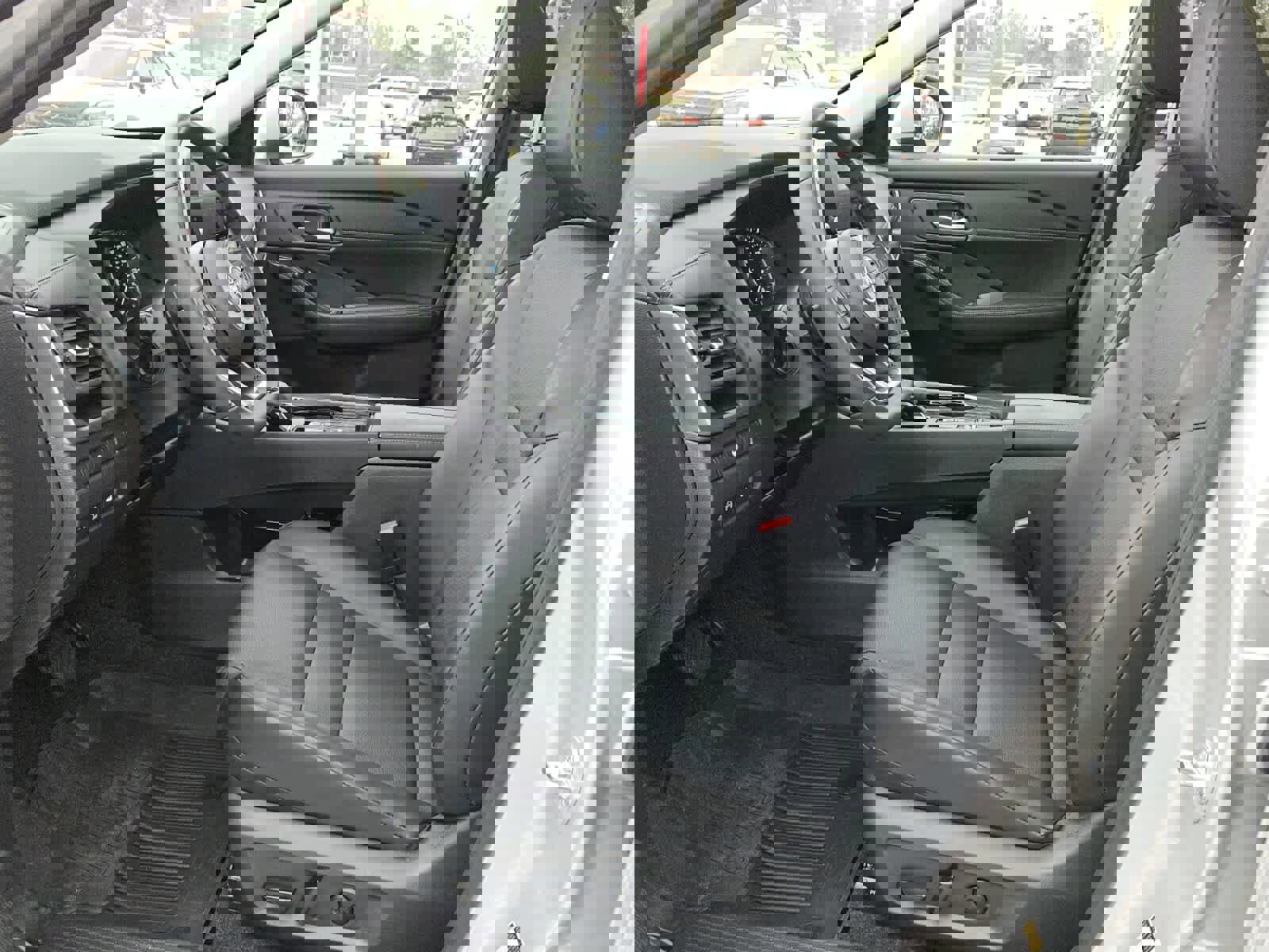 Used 2024 Nissan Rogue SV w/ SV Premium Package image 3