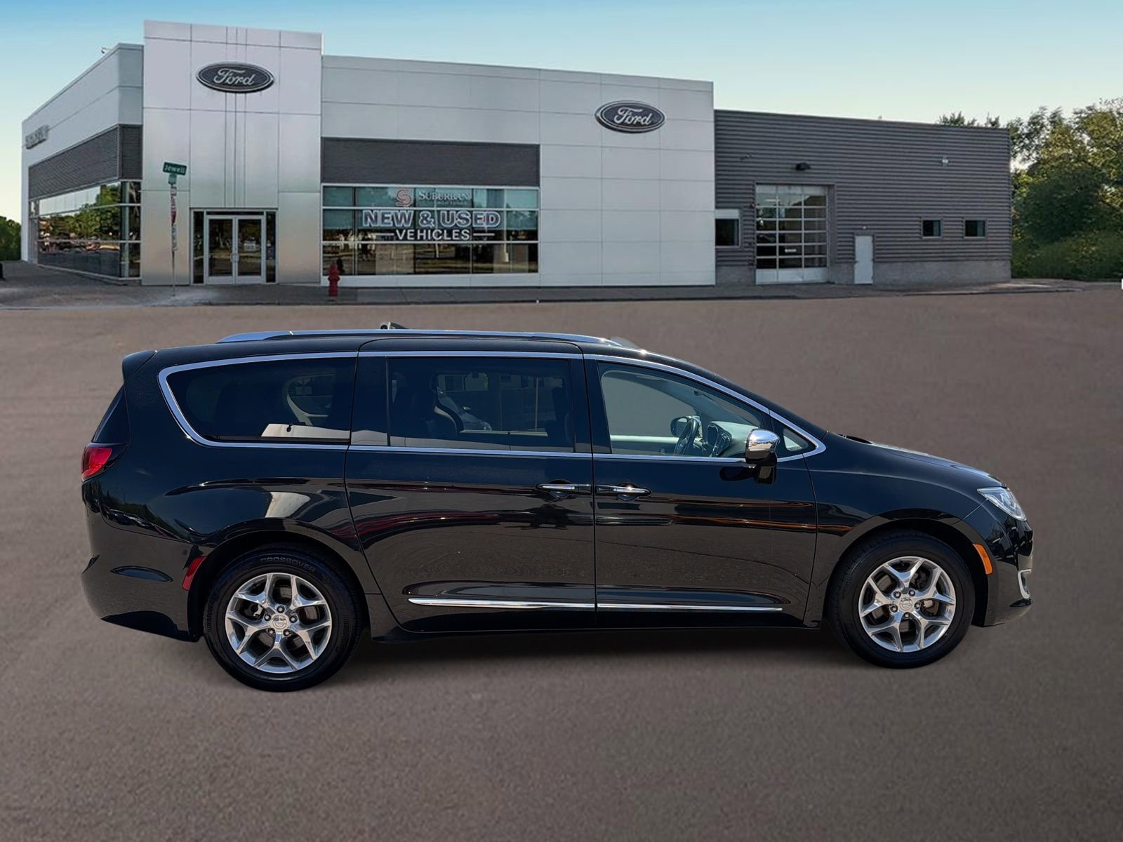 Used 2018 Chrysler Pacifica Limited FWD image 10