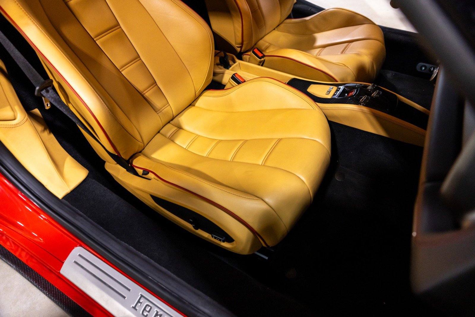Used 2012 Ferrari 458 Italia Coupe RWD image 29
