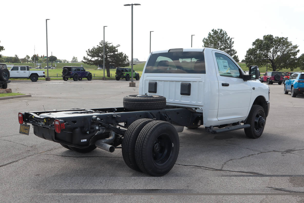 New 2027 RAM 3500 Tradesman AWD/4WD image 4