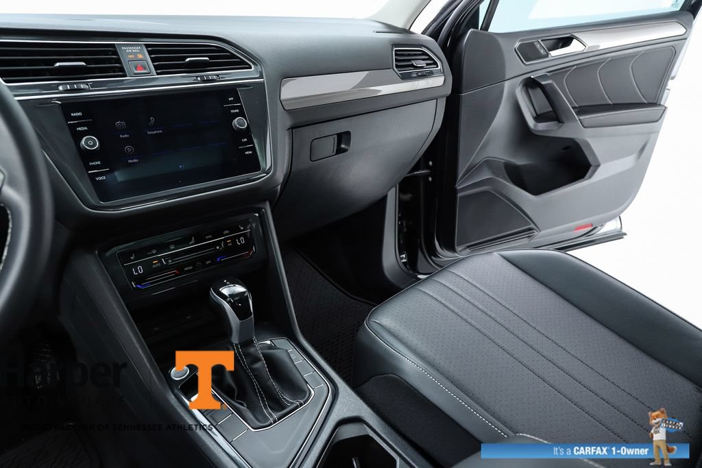 Used 2023 Volkswagen Tiguan SE w/ Panoramic Sunroof Package FWD image 23
