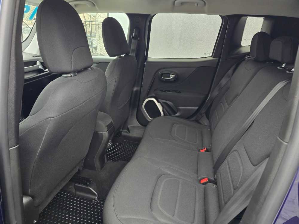 Used 2019 Jeep Renegade Latitude w/ Cold Weather Group AWD/4WD image 13