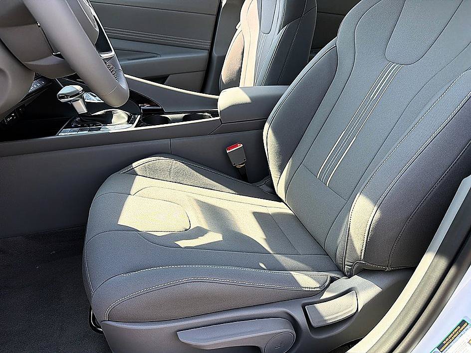 New 2026 Hyundai Elantra SEL Sport FWD image 8