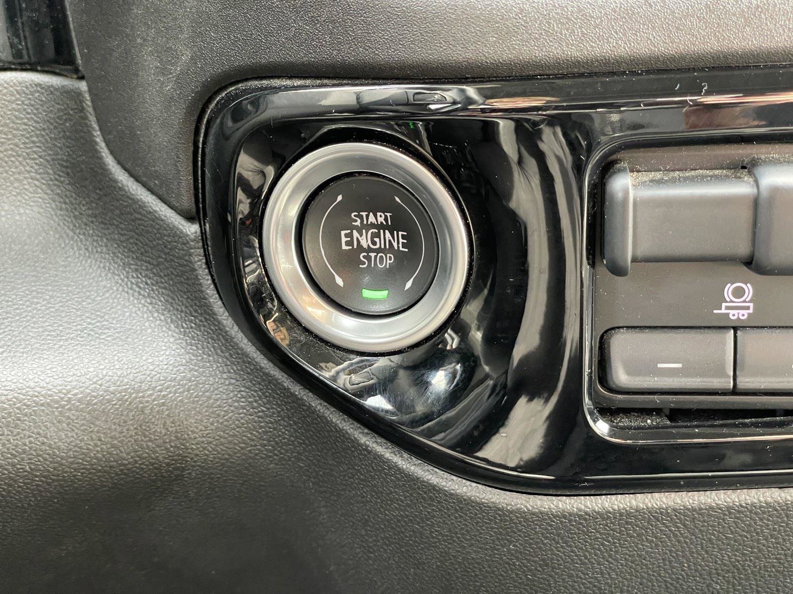 Used 2025 GMC Sierra 1500 SLT image 25