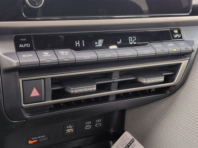 Used 2026 Toyota Camry SE w/ Convenience Package FWD image 22