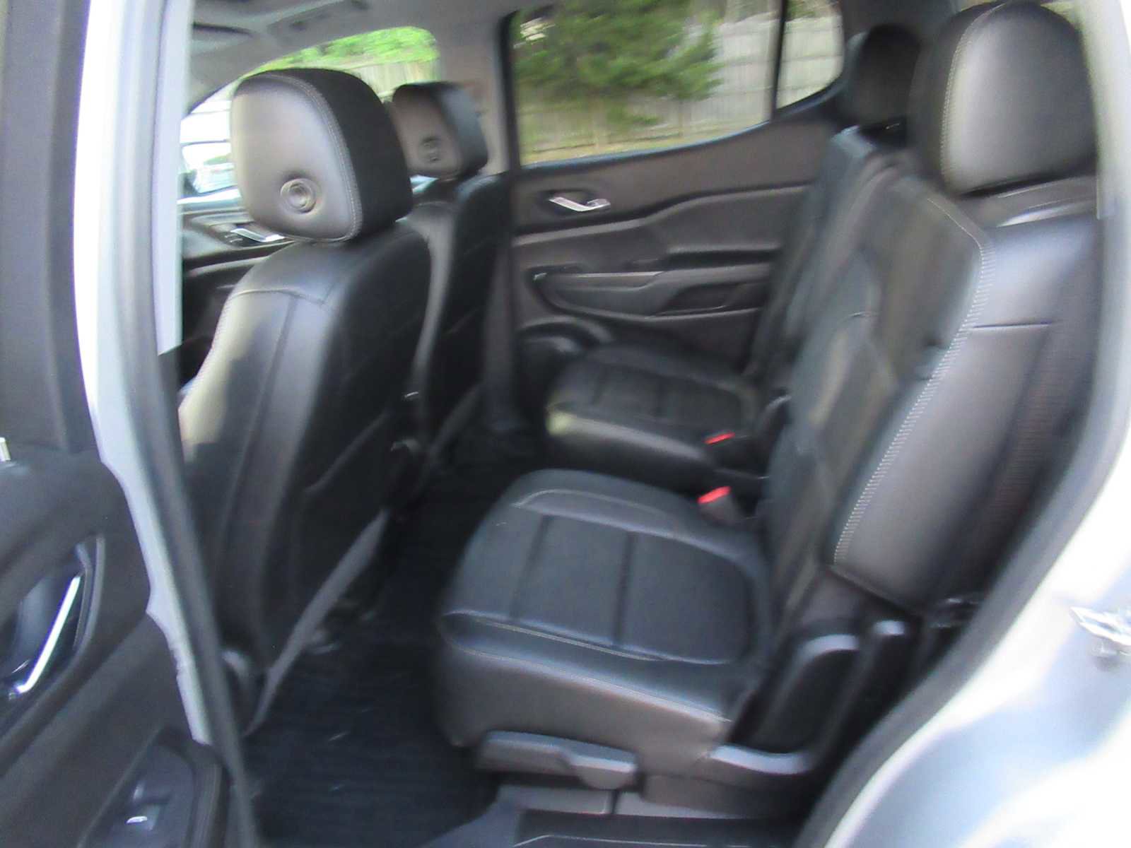 Used 2020 GMC Acadia SLT w/ LPO, Floor Liner Package FWD image 16