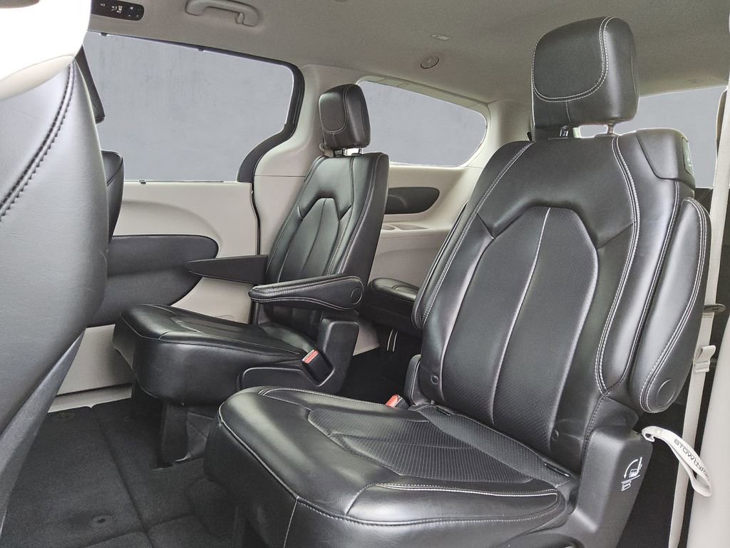 Certified 2023 Chrysler Pacifica Touring-L FWD image 13