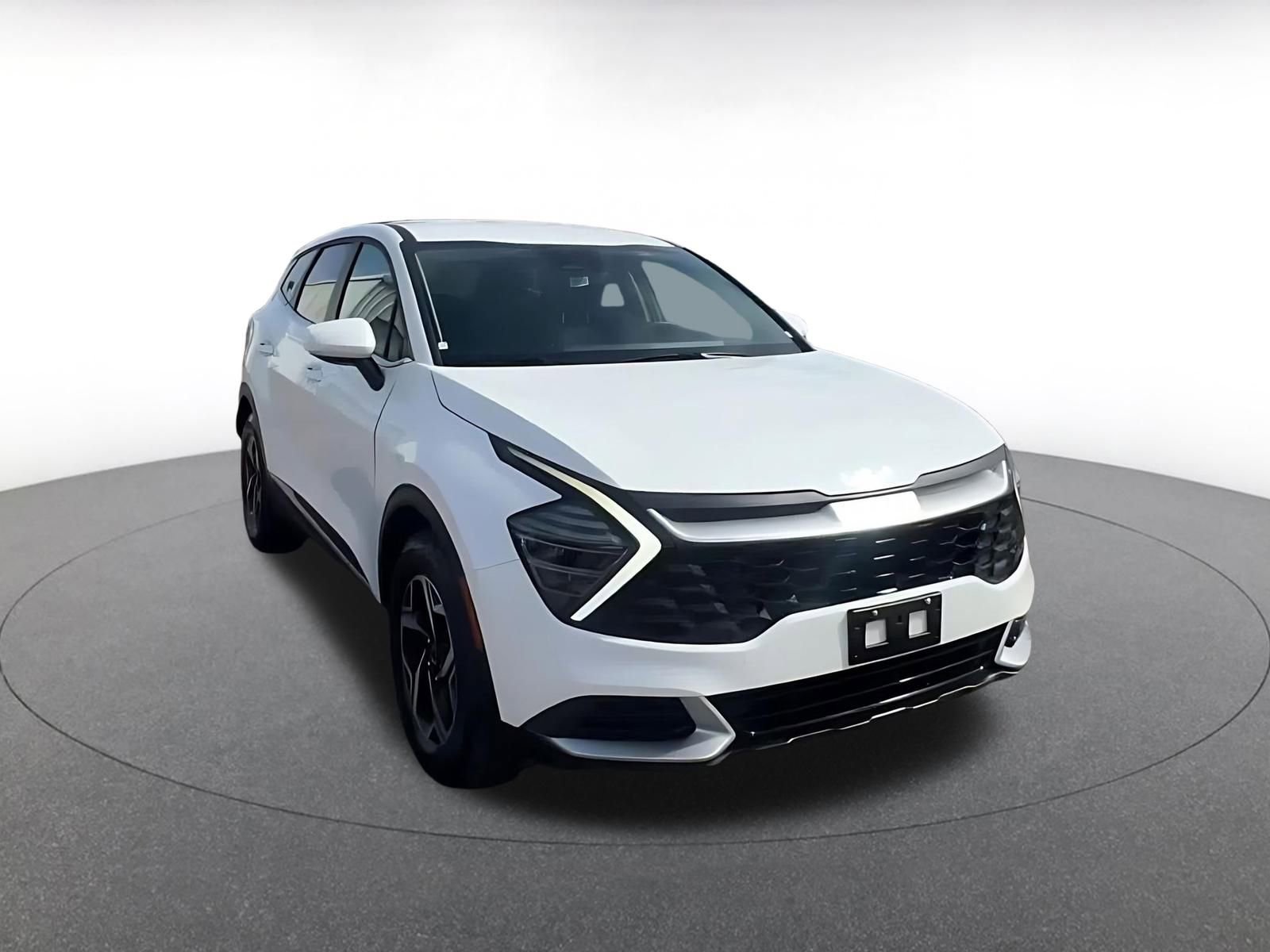 Used 2025 Kia Sportage LX FWD image 3