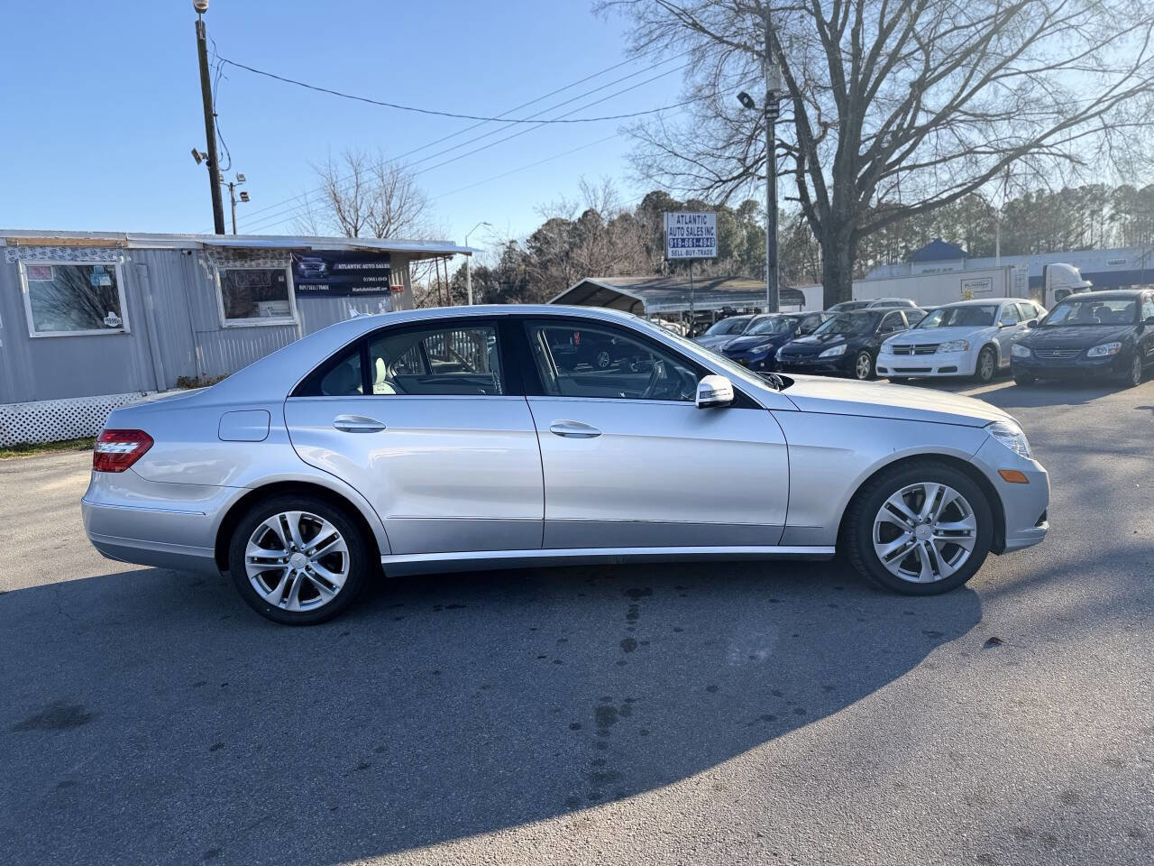 Used 2011 Mercedes-Benz E 350 4MATIC Sedan image 4