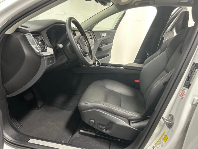 Used 2025 Volvo XC60 B5 Plus image 11