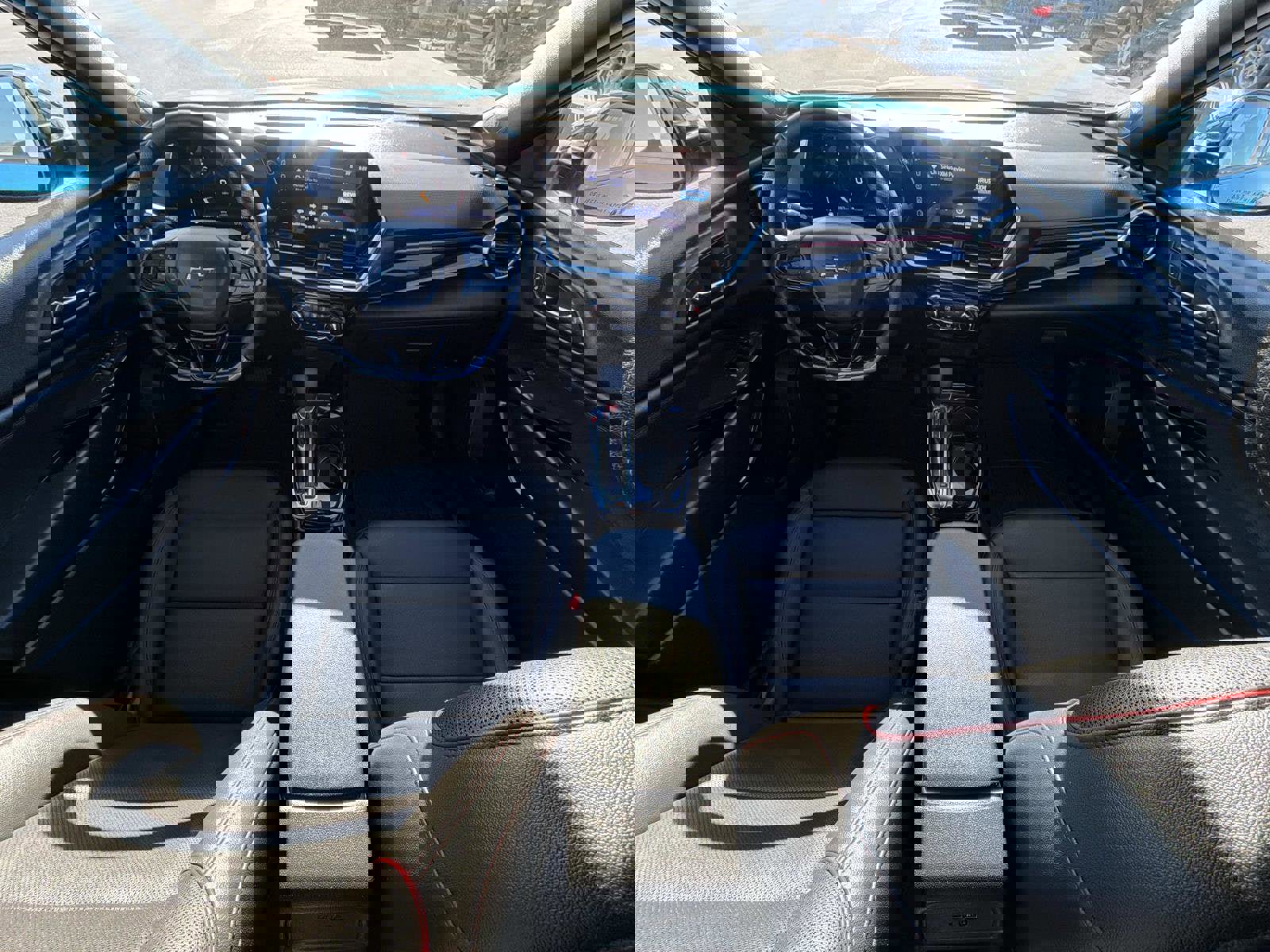 Certified 2025 Chevrolet Trax RS w/ Driver Confidence Package image 2