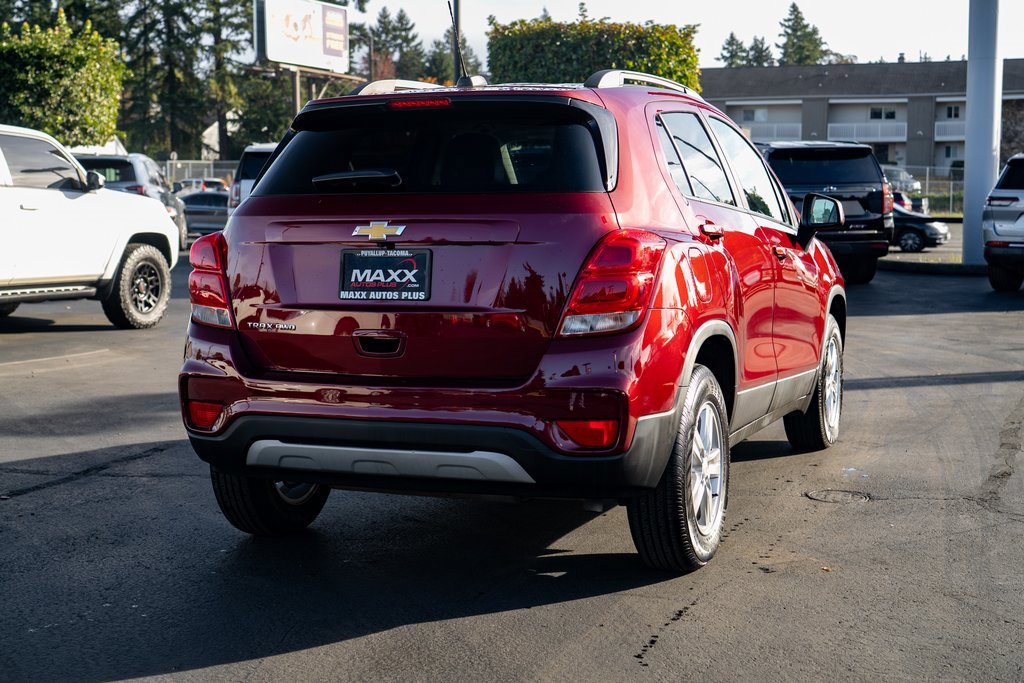 Used 2022 Chevrolet Trax LT w/ LT Convenience Package image 9