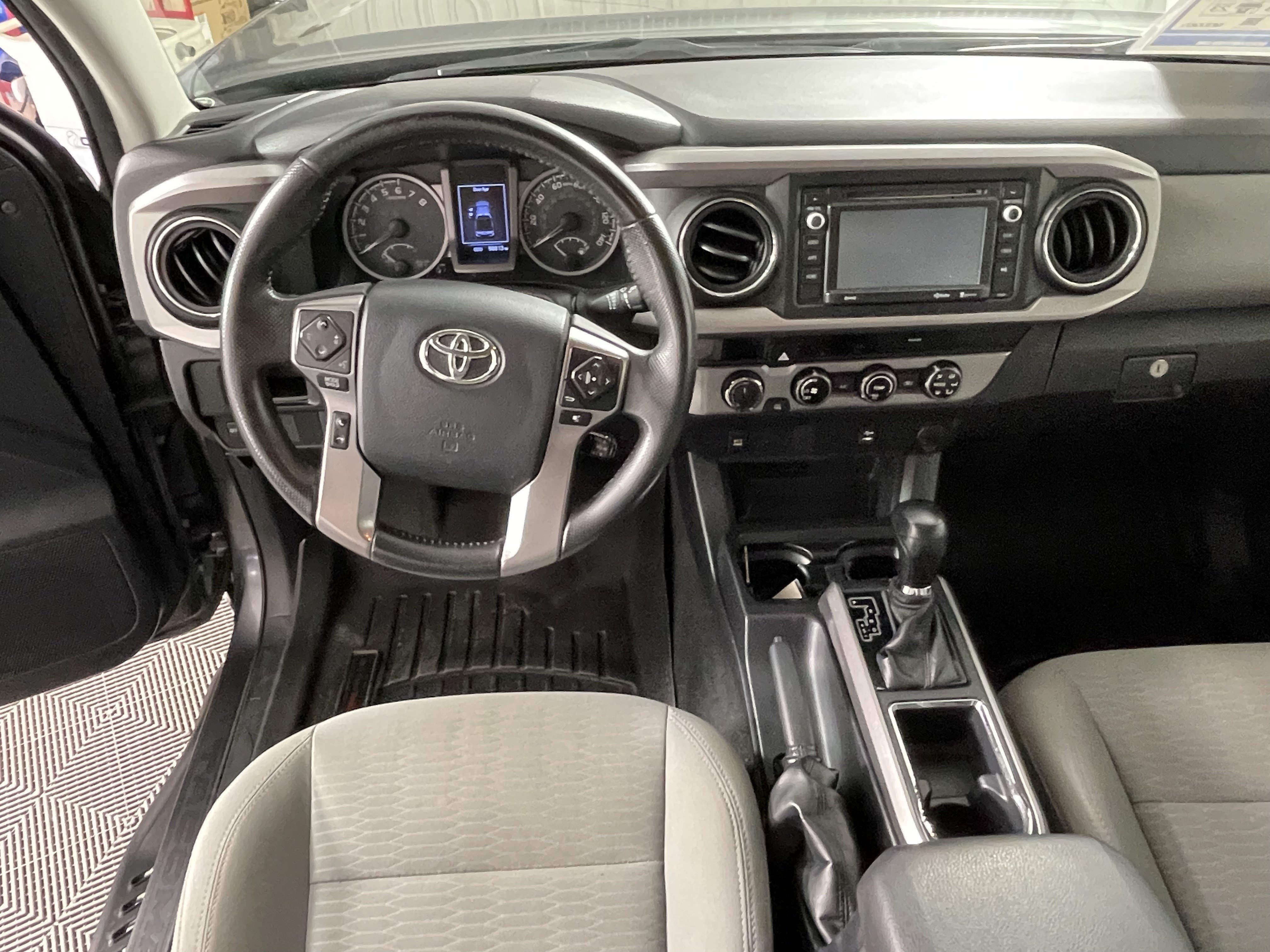 Used 2017 Toyota Tacoma SR5 w/ Tow Package AWD/4WD image 12