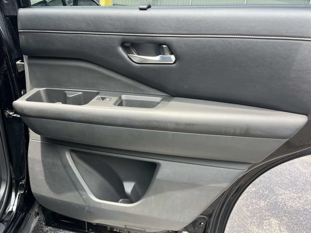 Used 2024 Nissan Pathfinder SL FWD image 25