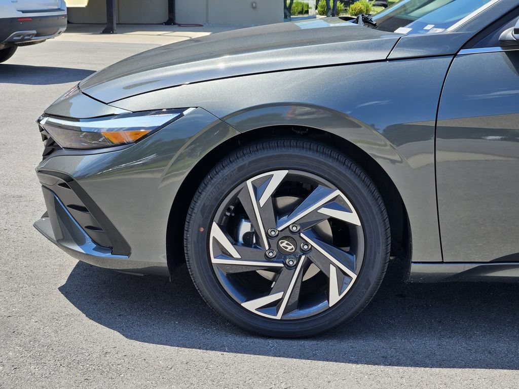 New 2026 Hyundai Elantra Limited FWD image 10