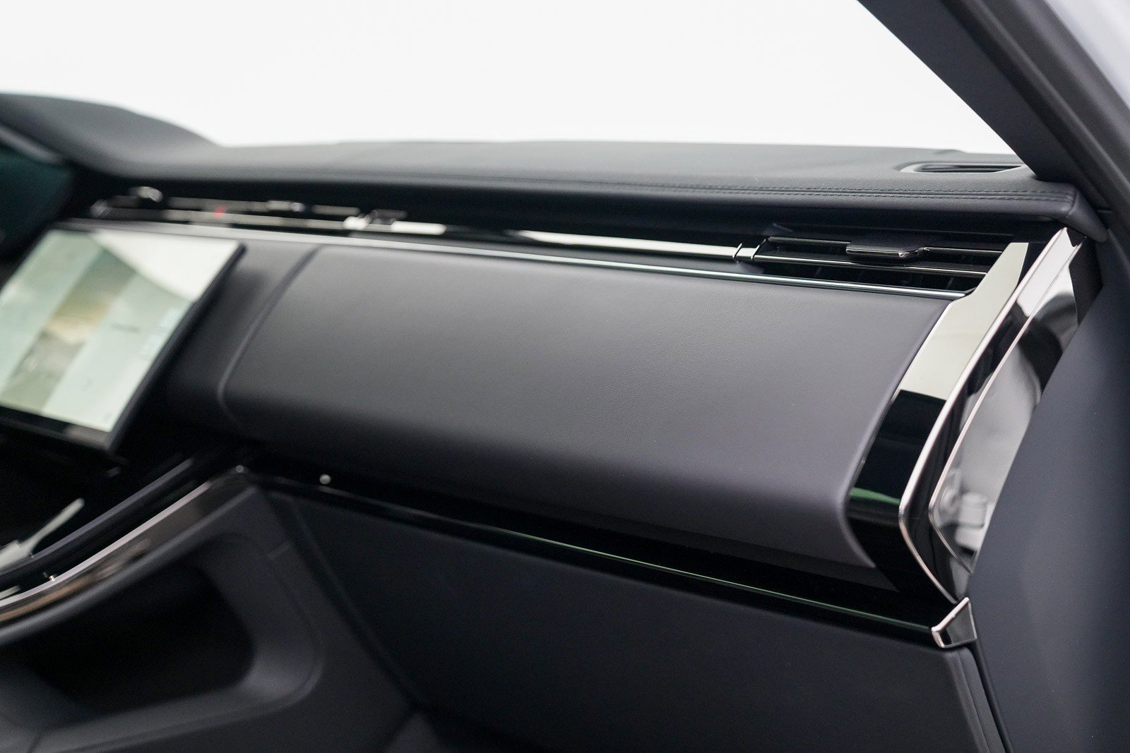 Used 2025 Land Rover Range Rover Sport Dynamic SE image 25