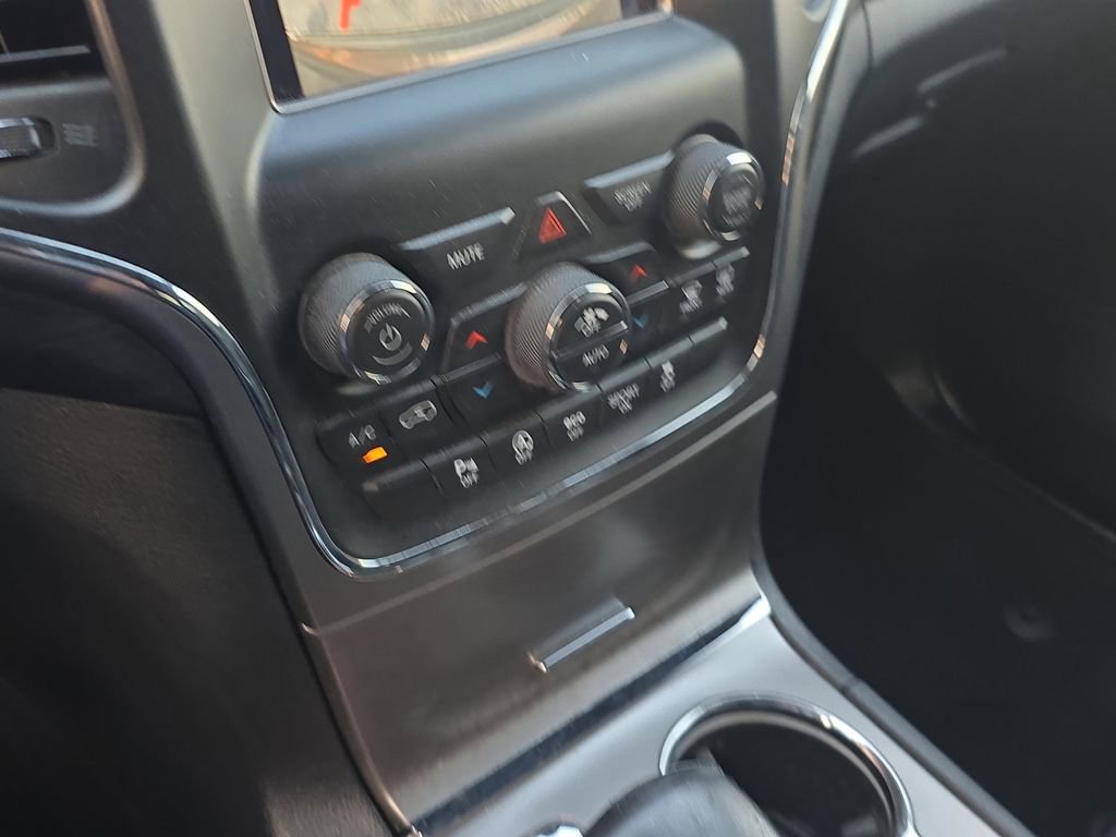 Used 2019 Jeep Grand Cherokee Laredo image 27