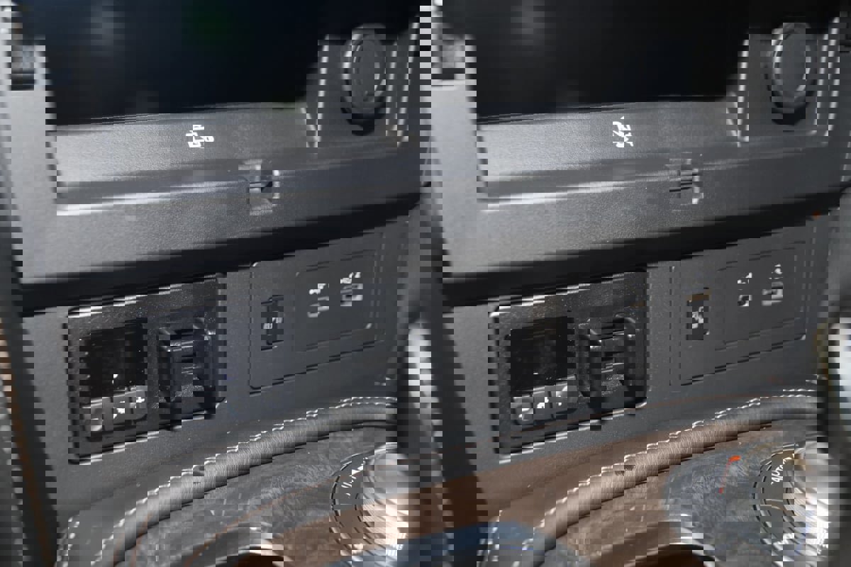 Used 2024 Nissan Armada Platinum w/ Captain's Chairs Package image 29