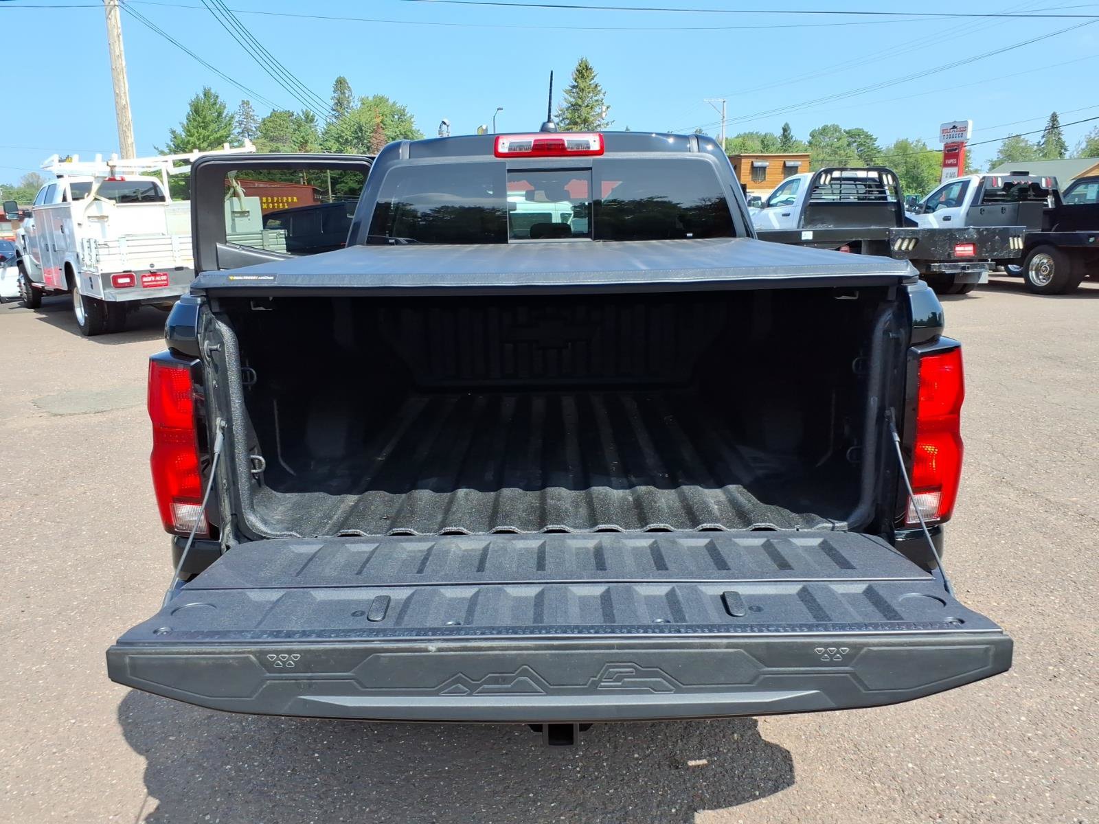 Used 2024 Chevrolet Colorado Z71 w/ Z71 Convenience Package 2 AWD/4WD image 12