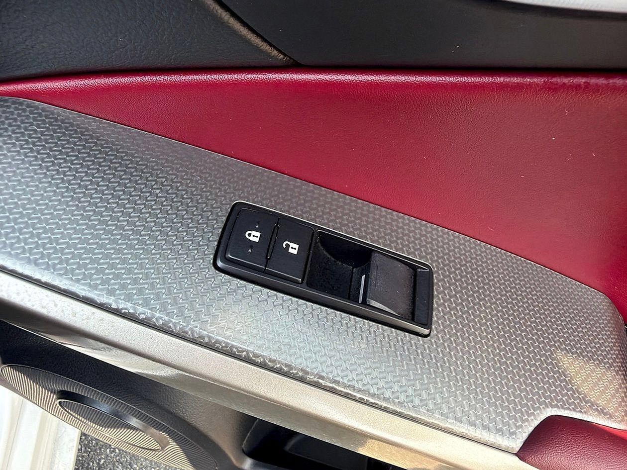 Used 2016 Lexus IS 350 RWD image 34
