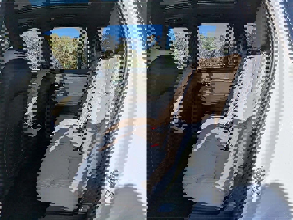 New 2026 Volvo XC90 B6 Plus w/ Protection Package Premier image 14