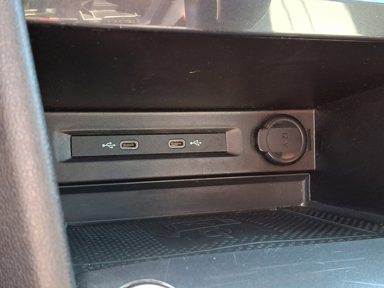 Certified 2022 Volkswagen Tiguan SE R-Line image 24