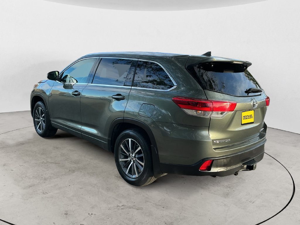 Used 2018 Toyota Highlander XLE AWD/4WD image 11