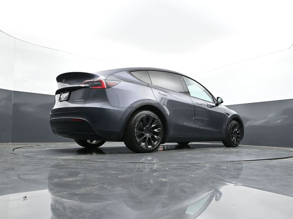 Used 2021 Tesla Model Y Long Range AWD/4WD image 29