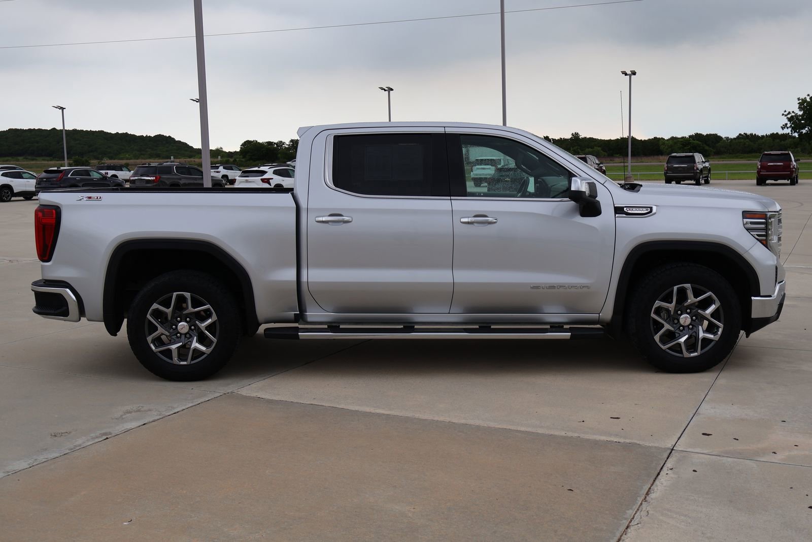 Used 2022 GMC Sierra 1500 SLT AWD/4WD image 7