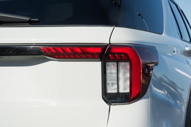 Used 2025 Ford Explorer ST-Line w/ ST-Line Street Pack image 7