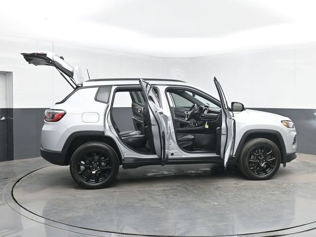 Used 2025 Jeep Compass Latitude w/ Altitude Special Edition AWD/4WD image 48