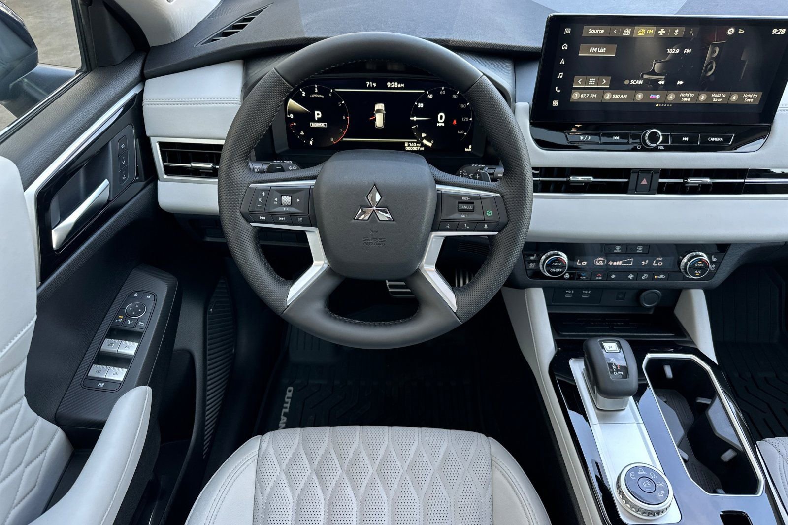 New 2025 Mitsubishi Outlander SEL image 13