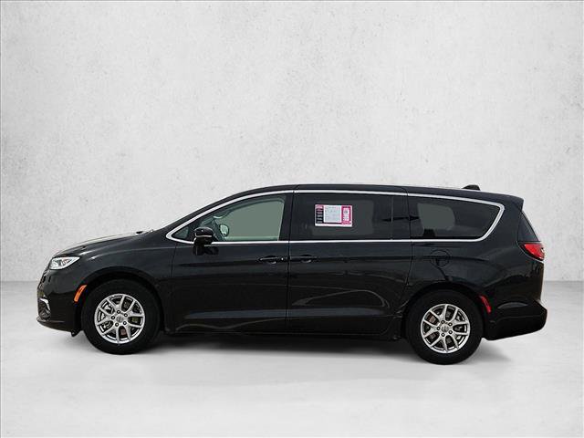 Used 2024 Chrysler Pacifica Touring-L image 9