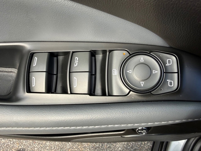 Used 2024 Buick Enclave Essence image 13