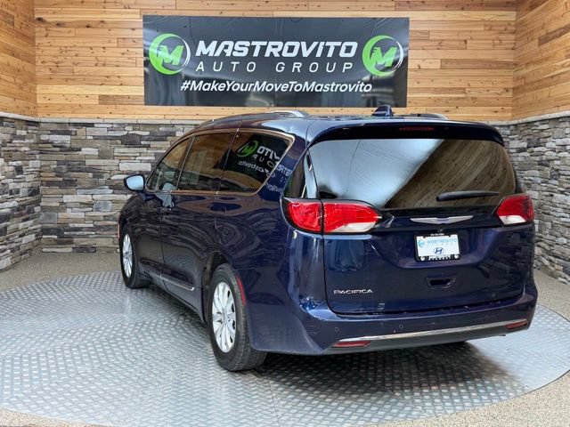 Used 2018 Chrysler Pacifica Touring-L FWD image 9