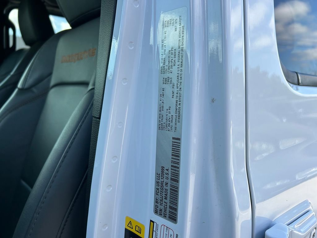 Used 2024 Jeep Gladiator Mojave w/ Safety Group image 10