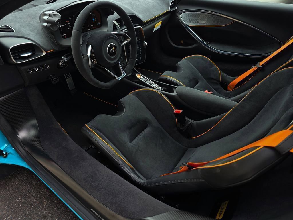 Used 2025 McLaren Artura Spider image 34