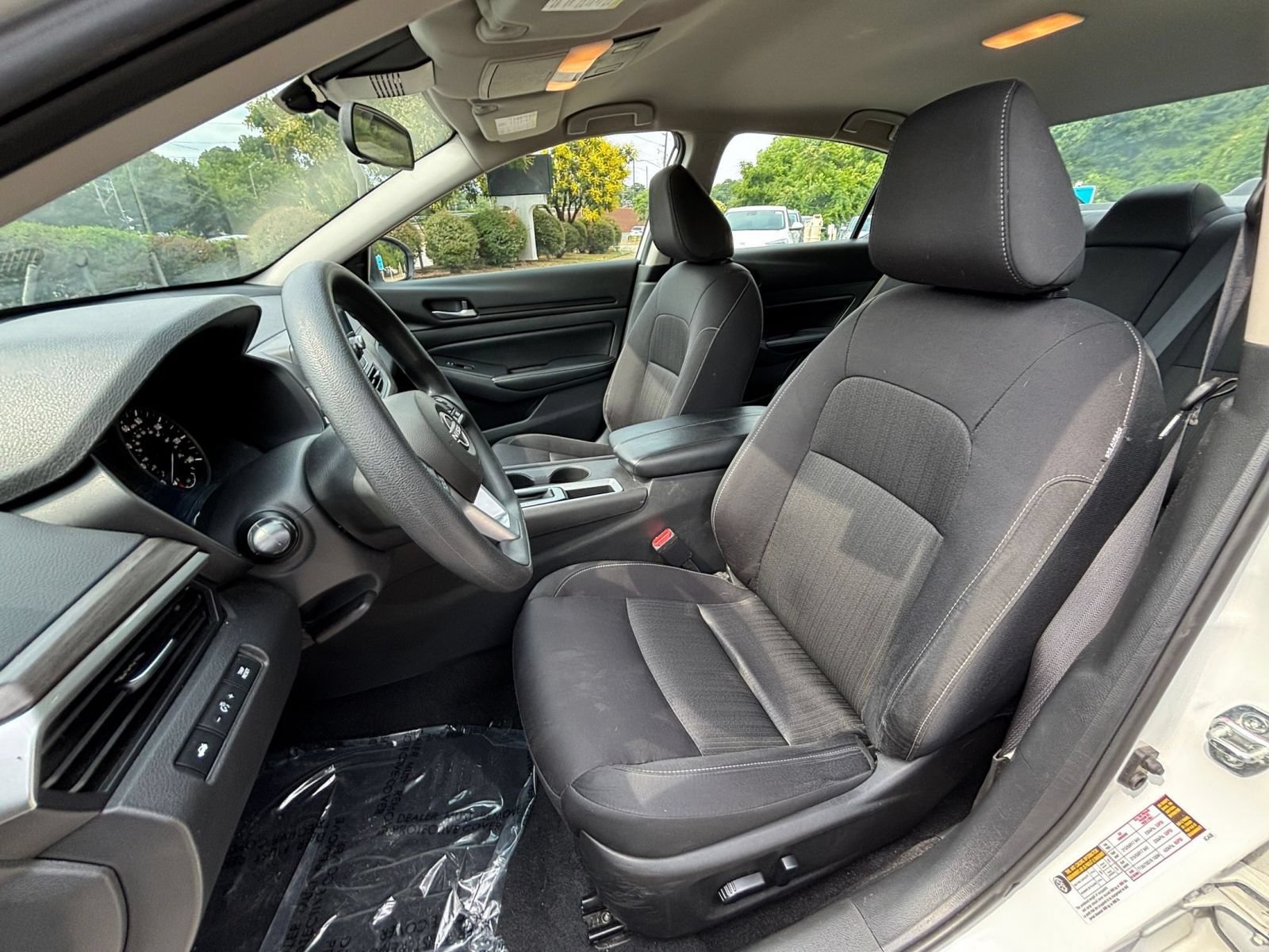 Used 2025 Nissan Altima 2.5 SV FWD image 32