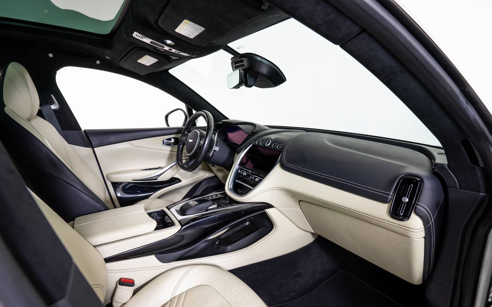 Used 2022 Aston Martin DBX AWD/4WD image 18