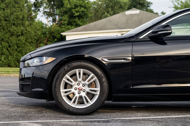 Used 2018 Jaguar XE Premium AWD/4WD image 4
