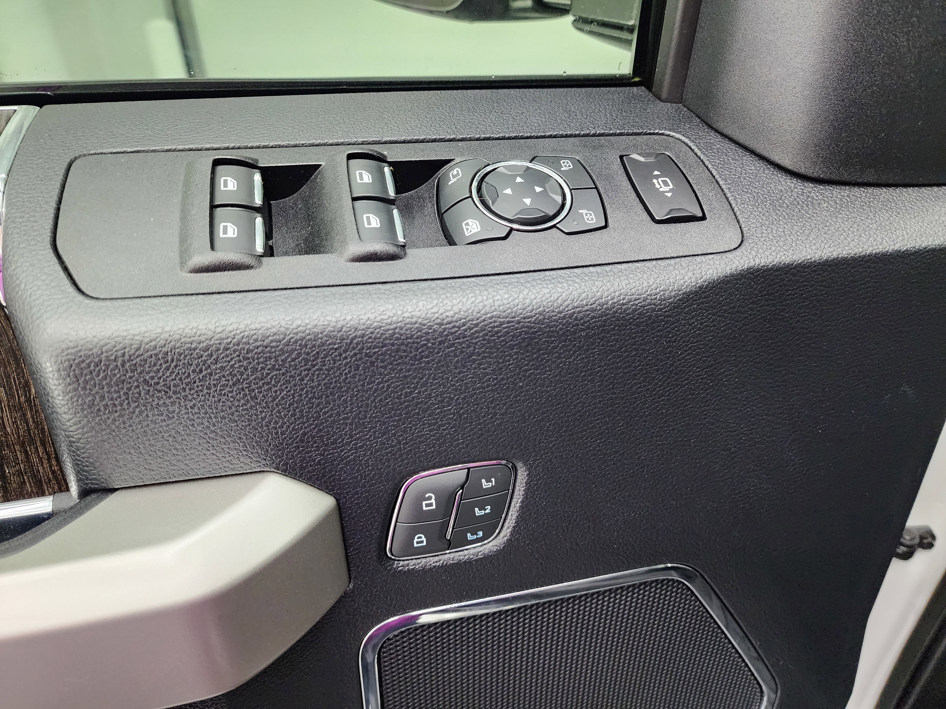 Used 2020 Ford F350 Lariat image 37